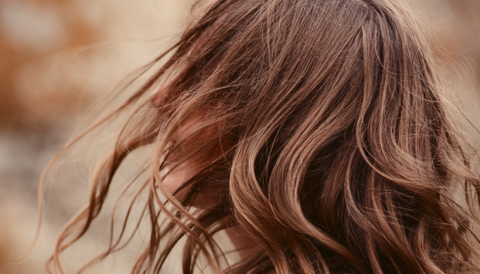 Wie man im Herbst die Haare pflegt: Tipps und Ratschläge für gesunde und schöne Haare